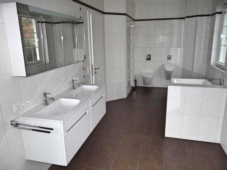 Badezimmer mit Doppelwaschtisch