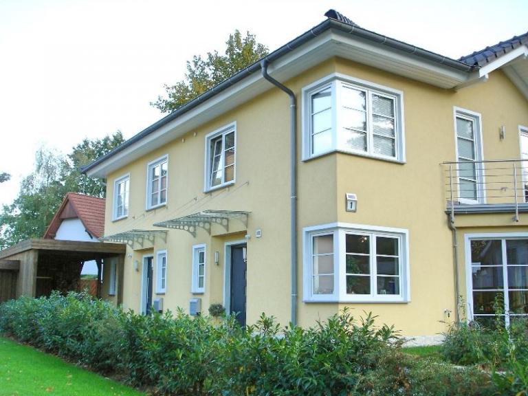 Doppelhaus mit Eckfenstern