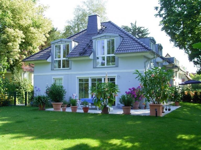 Doppelhaus mit grossen Gauben