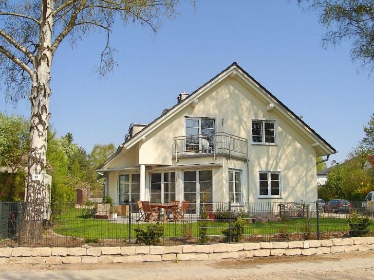 Doppelhaus mit grosser Fensterfront