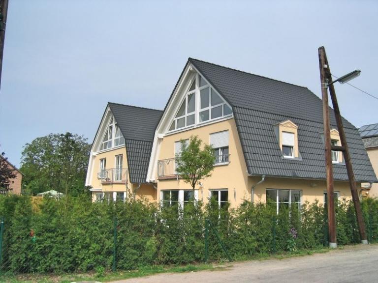 Doppelhaus mit Mansarddach und viel Platz