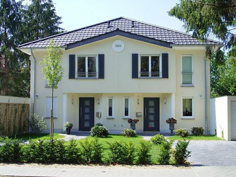 Doppelhaus mit Vorgarten