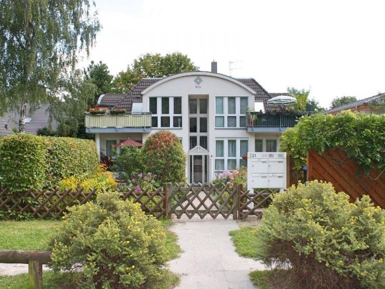 Mehrfamilienhaus Vorgarten